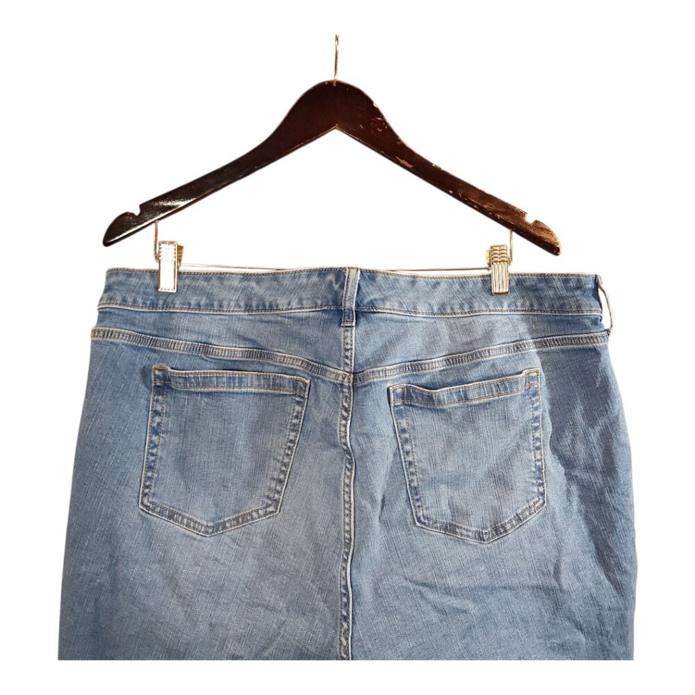 Torrid Perfect 10" Boyfriend Denim Bermuda Short Vintage Stretch Women's 18 - Picture 8 of 9